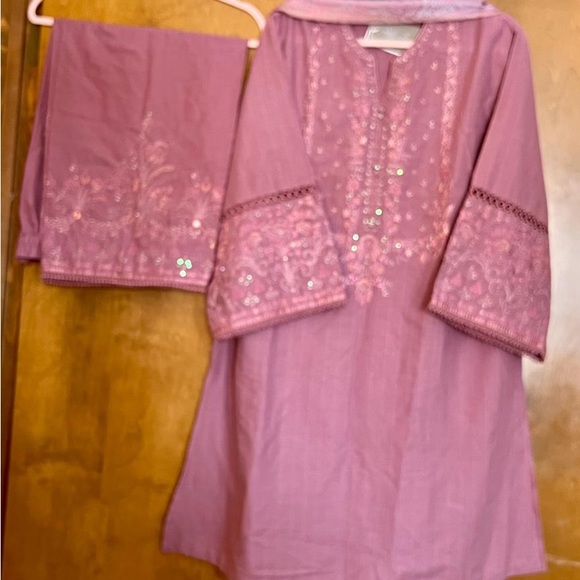 New Ethnic medium 3 pieces Indian Pakistani outfit - Picture 2 of 4
